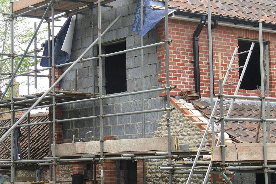 Construir em vez de comprar: o que custa mesmo erguer uma casa própria em Portugal