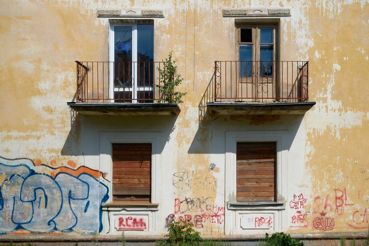 IMI de casas devolutas: a lei que multiplica o imposto por seis foi considerada inconstitucional — mas continua a aplicar-se